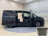 スライドドアは子供やお年寄りでも乗り降りしやすい!狭い場所に駐車した時、壁や隣の車にドアをぶつける心配もありません。雨の日で濡れにくく、お子様のいるママにもおススメな機能です!