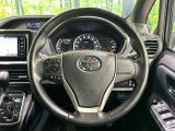 【純正革巻きステアリング】上質な革を使用することで、手にしっかり馴染みとても運転しやすいハンドルです♪