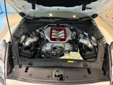 匠が一基ずつ手組みする3.8L V6ツインターボ「VR38DETT」を搭載。