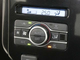 【オートエアコン】車内温度を感知して自動で温度調整をしてくれるのでいつでも快適な車内空間を創り上げます!どの席に座っても快適なドライブが楽しめます♪