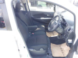 清潔で広々した座席です!是非、現車を見て体感してみてください。