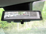 車両後方を直接映像で確認出来るスマートルームミラーです。