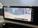 目視できないフードで隠れた路面の映像を表示するインビジブルフードビューが搭載されております
