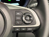 エコ走行モードへの切り替えが可能なステアリングスイッチに加え、高速道路を快適に走行できる全車速追従機能付ACC(アダプティブクル-ズコントロ-ル)スイッチが付いています(^^♪