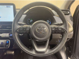 ステアリングスイッチ搭載!手を離さずに手元のスイッチでさまざまな操作が可能。運転中、視線をそらさなくても操作ができて安全です!