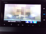 バックカメラの画像です。ガイドラインがスムースな車庫入れをサポートいたします。車庫入れの安心感がアップしますね。