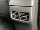 後席にも快適な空調を届けるリアベンチレーションを装備。
