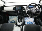 運転にかかわる様々な操作を安全に行えるように視点移動が少なく、操作性に配慮されたスイッチ類が凝縮されたコクピットです。