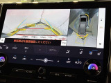 【パノラミックビューモニター】車を真上から見た状態をナビに映し出し、駐車時などをサポート☆クルマの斜め後ろなど、目が届きにくい箇所も確認できるため、いち早く障害物に気が付くことができます!