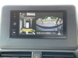 車両を上から見ているようなアラウンドビューモニターの映像を画面に映し出してくれるので、小さなお子様や障害物を確認できます。運転のしやすさはもちろん、事故防止にも役立ちます!