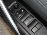 電動格納式ドアミラー・パワーウインドウを装備しています。
