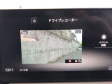 メーカーオプションの前後ドライブレコーダー搭載。