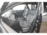 運転席シート廻りは使用感も少なく、良好な状態となっています。前オーナー様が丁寧に使っていたことがよくわかりますね。