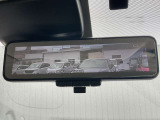 [スマートルームミラー]車両後方をミラーに映し出すため、悪天候の時でも視界は良好♪