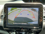 バックモニターで車庫入れや縦列駐車もらくらく、夜間でもはっきり見える高感度カラーカメラで車幅、距離表示機能付きです。