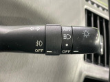 【オートライト】周りの明るさに応じて自動でヘッドライトの点灯・消灯ができる機能です!ライトの付け忘れ・消し忘れなどが無くなり、雨の日や夕方の走行も安心!トンネル通過時も便利ですね♪