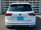 TIGUAN TSI 4MOTION R-LINE。パールホワイトカラーです。弊社管理顧客様からの下取車が新入庫致しました。1000キロ未満の走行距離の低走行車でございます。