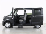お車は展示前にルームクリーニングと除菌を実施!展示中もシート、ハンドル、シフトにはビニールと足元にはマットを敷いて展示してあります!!