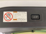 パワーバックドア搭載でバックドアの開閉が指1本♪