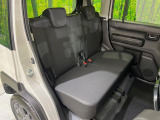 後部座席も気になるようなキズ・汚れやへたり等、大きなダメージはなく、良好な状態です。