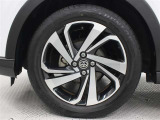 195/60R17タイヤ&17&times;6Jアルミホイール(切削光輝+ブラック塗装)を装着しています。