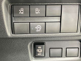 運転席側から両側スライドドアの開閉ができます