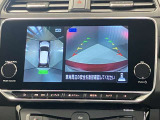 【アラウンドビューモニター】車を上から見下ろしているかのような映像で周囲の状況がひと目で確認、狭い駐車場に駐車するときも安心です♪