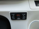 両側パワースライドドアを装備しています。車両の乗降りがしやすい低いステップなので、お子様も安心して乗り込めます。