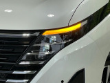 【LEDヘッドライト】悪天候や夜間走行時も良好な視界を確保し安心して運転できる高輝度LEDヘッドライトを装備!点灯速度が早く、消費電力も抑えられています。