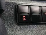 VSC(滑りやすい路面での横滑りを抑え車両の安定性を保つための機能)搭載ですが、雪道などから脱出する時はOFFすると脱出しやすくなる場合があります