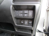 運転席操作スイッチ。安全装備のONやOFFが設定出来ます