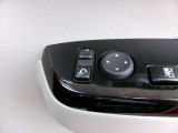 ドアミラーの鏡面の調節、格納は運転席からすべて操作できます!