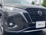 配光特性に優れ路肩まで明るく照らすLEDライトを採用、対向車への眩惑を防ぐマニュアルレベライザーも完備!