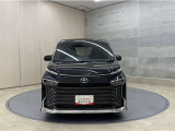 お車購入のポイントとなるフロントマスクです!シャープな目つきが印象的なデザインのヘッドランプです。