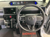 収納も充実、操作性良好なハンドルまわりです。また気持ちよくお乗り頂くために、徹底したルームクリーニングも実施しております。