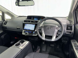 運転席まわりです。 各操作スイッチは使いやすい位置に配置されてます。