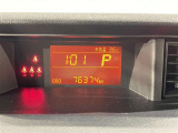 マルチインフォメーションディスプレイで、外気温、航続可能距離などをひと目で確認できます。