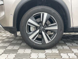 純正アルミホイール。タイヤサイズは235/55R19です。
