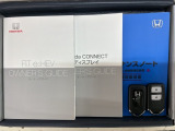 スマートキーは鍵をバッグに入れたままでもドアロックの開閉やエンジンのON・OFFができます。夜間や雨の日も鍵を探さなくて良いので便利です。