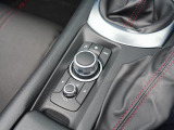 マツダコネクトを操作するコマンダーコントロールです。運転中に自然と手の触れる位置に配置されています。