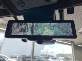 【デジタルインナーミラー】後席の大きな荷物や同乗者で後方が確認しづらい時でも安心!カメラが撮影した車両後方の映像をルームミラー内に表示。クリアな視界で状況の確認が可能です!