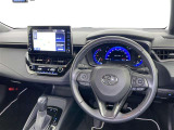 運転席まわりです。 各操作スイッチは使いやすい位置に配置されてます。