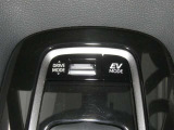 【充電用USB端子】デバイスの充電に便利です。※実際の接続端子は写真で確認or店舗までご気軽にお問合せください♪