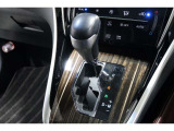インパネシフトだから視線の移動も少なく足元もスッキリ♪運転席もゆったりしているのでゆとりを持ってドライブできますね!
