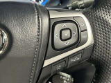 【レーダークルーズコントロール】ミリ波レーダーが車間距離を測って設定車速内で車速に比例した車間距離を保ちながら追従走行する装置で近づきすぎたときは自動でブレーキし、離れすぎたときには自動増速もする。