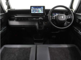 ◆インテリアパネル◆視界広々で非常に運転しやすくロングドライブでも疲れを感じさせないすっきりとまとまったインパネ周りです。