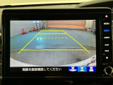 リバースギアに入れるだけで後方の表示へ切り替わります。夜間や雨の日の駐車も楽になりますよ。