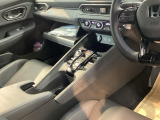 運転席周辺のスマートなレイアウトが、操作のしやすさを実現。快適なドライブをサポートします。