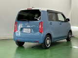後席の窓には外から車内が見えにくくなるプライバシーガラスを採用。周りを気にせずリラックスして過ごせます