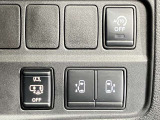 【運転席スイッチ】運転席スイッチでスライドドアの開閉ができます。